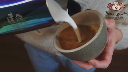 Milk Frothing Pitcher-Three bears coffee pitcher latte art barista 600ml BG handle